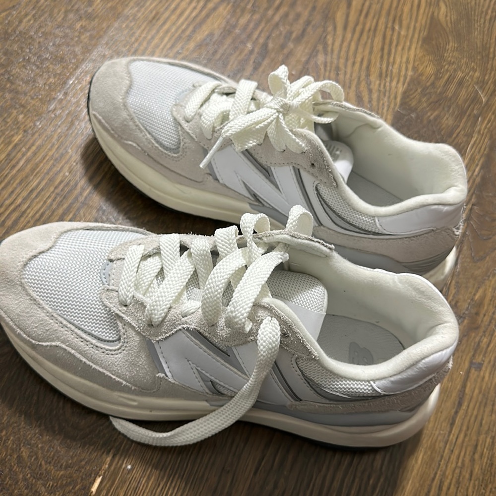 Women’s New Balance Nimbus Cloud. Never worn size 8.5 women’s